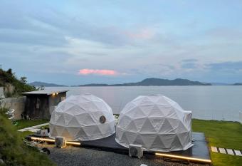 bLOCAL Sugawa House - 2 BR Beach Front House for 8 Ppl has Balcony rooms