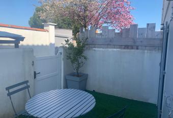 Studio avec terrasse Saint Martin de R   has Balcony rooms