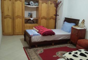 Faty s house allows 18 year olds to book a room