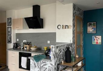 Appartement tranquille proche toutes commodit  s allows 18 year olds to book a room