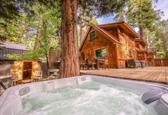 Chalet & Guest House w/ Spa, Sauna, Piano, Bikes has Balcony rooms