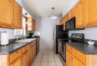2504 MySunsetView 6 Unit3 2bed 1bath with Pool 3min to Beach allows 18 year olds to book a room