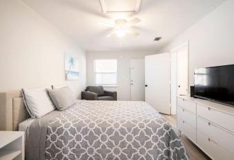 MySunsetView 6 Unit4 2bed 2bath with Pool 3min to Beach has Balcony rooms