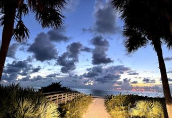 MySunsetView 4 Unit1 2bed 1bath with Pool 3min to Beach has Balcony rooms