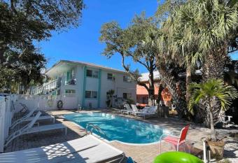 MySunsetView 4 Unit2 2bed 1bath with Pool 3min to Beach has Balcony rooms