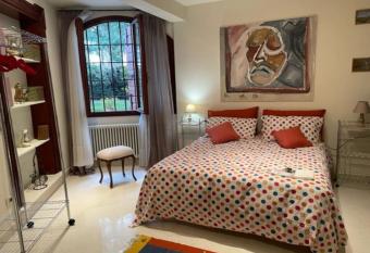 il loggiato 1 allows 18 year olds to book a room