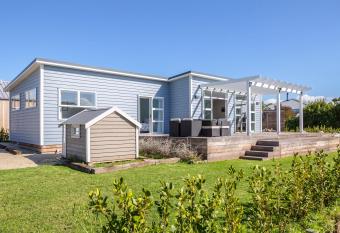 Blue Bungalow allows 18 year olds to book a room