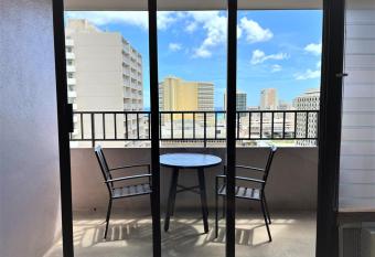Royal Kuhio 1710 - Spacious Studio with Stunning Ocean City Views in the Heart of Waikiki! allows 18 year olds to book a room