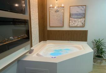 Villa Das Conchas allows 18 year olds to book a room