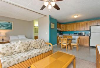 Royal Kuhio 1707 - Spacious Studio with Stunning Diamond Head City Views in the Heart of Waikiki! allows 18 year olds to book a room