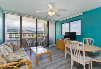Royal Kuhio 1705 - Spacious Corner Unit with Stunning Mountain Views in the Heart of Waikiki! allows 18 year olds to book a room