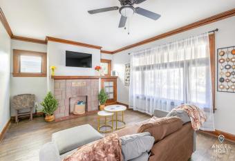 Old Brooklyn Duplex Apt 2 Blocks to Ridge Park Sq has Balcony rooms