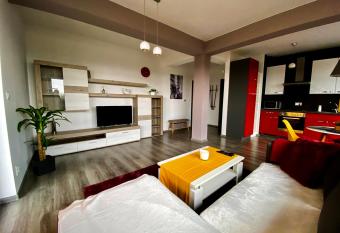 Cozy Residental Apartment has Balcony rooms