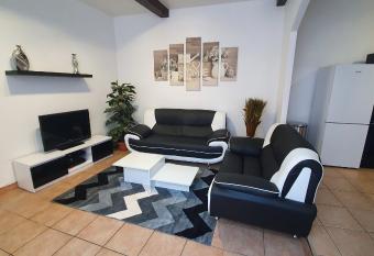 La caverne de la rose d or allows 18 year olds to book a room