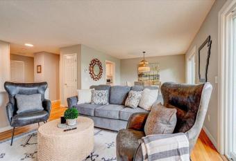 NEW, The Treetops at Little Sugar East has Balcony rooms