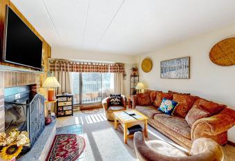 Carving Out the Downtime has Balcony rooms