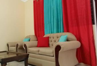 SOVEREIGN CENTRE SUITES has Balcony rooms