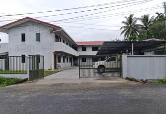 OYO HOME 90691 A4 Homestay allows 18 year olds to book a room