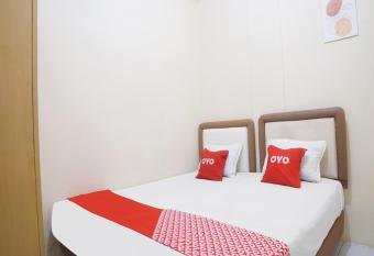 SPOT ON 91977 Kost Ketapang Syariah allows 18 year olds to book a room