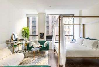 Wall Street Suites by Orchard Group has Balcony rooms