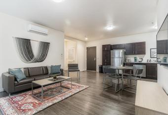 Modern 4BR Apartment with Upgraded Amenities near CSU allows 18 year olds to book a room