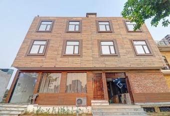 Collection O 80477D The Elet allows 18 year olds to book a room