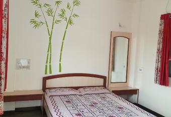 Hotel Anand Lodge (Wai) has Balcony rooms