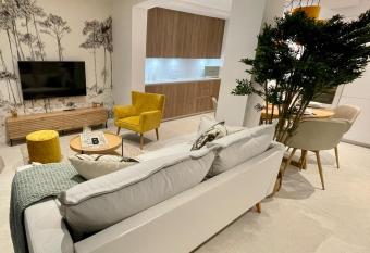 Villa Les Oiseaux has Balcony rooms