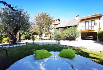 Villa Pindinelli Scarano has Balcony rooms