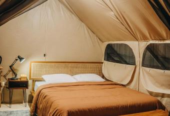 Alamu has rooms with a private hot tub