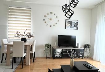 Delete 7 Altina-Zemun allows 18 year olds to book a room