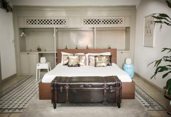 AmazINN Places Private Rooftop and Jacuzzi IX has Balcony rooms