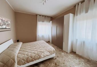 reggiacasavacanza has Balcony rooms