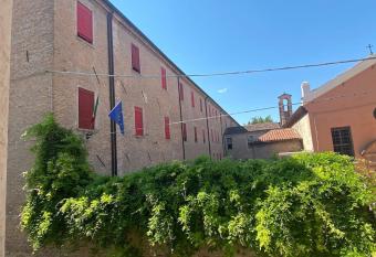 Trilocale IL GLICINE allows 18 year olds to book a room