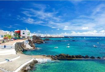 Casa Piscina allows 18 year olds to book a room