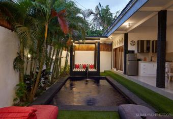 Massive 6-bedroom Villa with 2 Pools allows 18 year olds to book a room