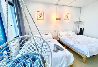 F 1-5 Pax 3bed Cozy Home Studio Trefoil Setia Alam WIFI & TV allows 18 year olds to book a room