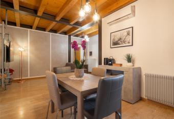 [Venezia-Suite Hemingway]a pochi passi Outlet allows 18 year olds to book a room