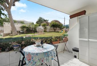 Agave 1 allows 18 year olds to book a room