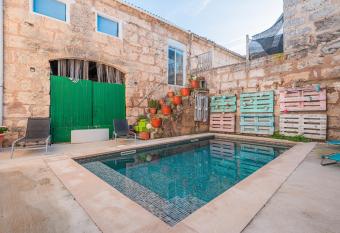 Townhouse Can Miquel has Balcony rooms