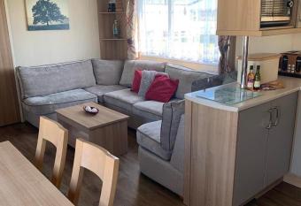 BUTLINS, SKEGNESS, 3 BEDS, 2 BATHROOMS, PET FRIENDLY allows 18 year olds to book a room