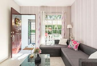 Cozzy Flamingo has Balcony rooms