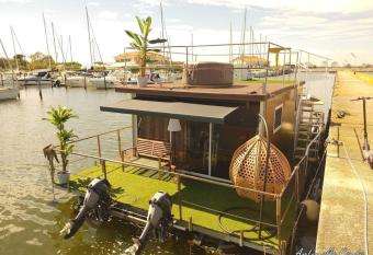 Floating home delta del po has Balcony rooms