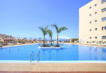 2 bedrooms appartement at Adeje 500 m away from the beach with sea view shared pool and furnished balcony has Balcony rooms