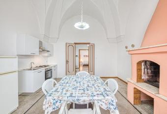 Cod 278 al centro del paese has Balcony rooms