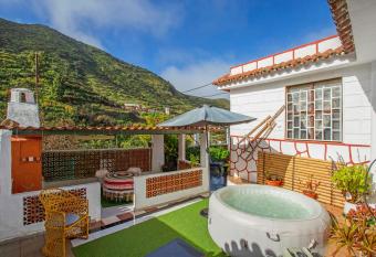 La Cueva del Drago has Balcony rooms
