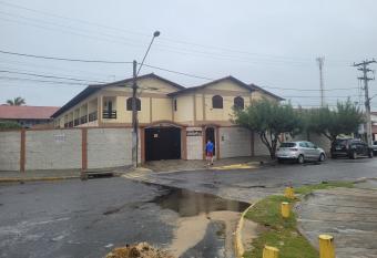 casa de praia pero cabo frio allows 18 year olds to book a room