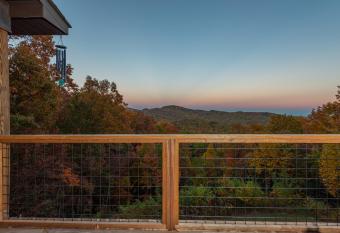New Luxury 4 bedroom Mountain View Home w/hot tub! has rooms with a private hot tub