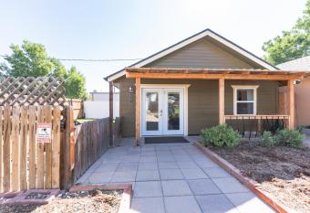 Adorable Downtown 1bdrm Cottage. has Balcony rooms