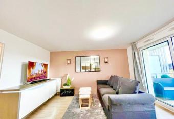 L atelier Chic - Wifi fibre - Parking priv  e - Balcon - NETFLIX allows 18 year olds to book a room